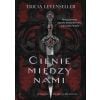 Cienie między nami