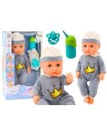 Lalka bobas w siwej piżamce siusiająca butelka