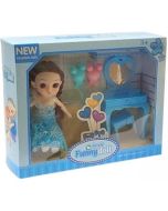 Lalka ze szklanymi oczami z toaletką