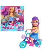 Lalka dziewczynka z kaskiem na rowerze